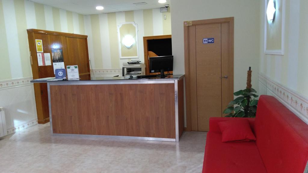 Pension Calfred II Логроньйо Екстер'єр фото