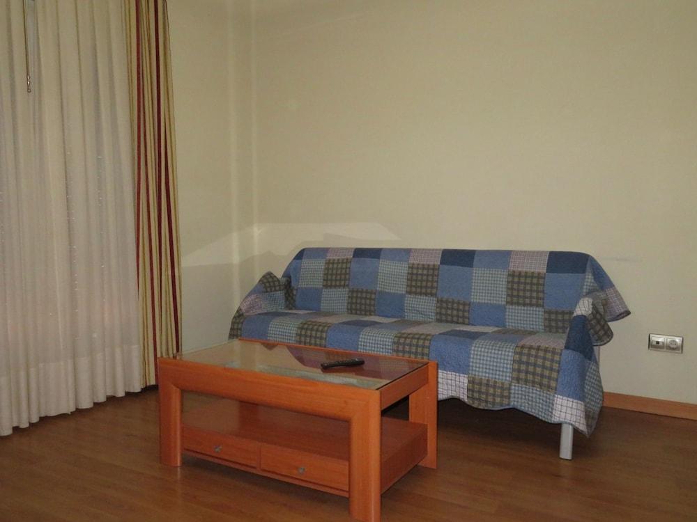 Pension Calfred II Логроньйо Екстер'єр фото